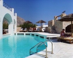 Khách sạn Meltemi Suites (Perissa, Hy Lạp)