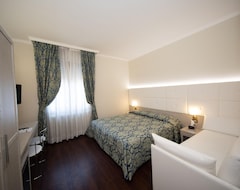 Hotel Re Enzo Suites (Bologna, Italy)