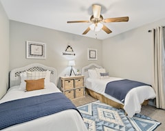 Casa/apartamento entero Stunning Cottage Home With King Bed! Pet-friendly! (Enterprise, EE. UU.)