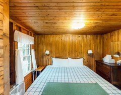 Cijela kuća/apartman New Listing! Amazing Lakefront Cabin W/ Firepit And Free Wifi - Dogs Okay! (Charlotte, Sjedinjene Američke Države)