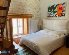 Cijela kuća/apartman Chambres de charme avec jardin et piscine (Coulonges-sur-l'Autize, Francuska)