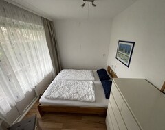 Koko talo/asunto 6 People Apartment, 3 Sep. Bedroom, 300 M From Beach, Constantly Modernized And Clean (Westkapelle, Hollanti)