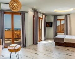 Apart Otel Perla Nera Suites (Fira, Yunanistan)