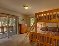 Toàn bộ căn nhà/căn hộ Halcyon House: Cozy and Warm With a Great Room and Downstairs Den (Tahoma, Hoa Kỳ)
