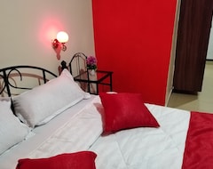 Sizzlingwaters Is A Home With Amenities Amenities That You Would Find In A Hotel (Nakuru, Kenya)