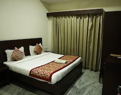 OYO 12143 Hotel SKD (Mathura, India)