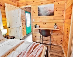 Toàn bộ căn nhà/căn hộ Secluded Two Bedroom Cabin W/ Hot Tub Dog Friendly (Louisa, Hoa Kỳ)