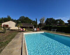 Toàn bộ căn nhà/căn hộ A Modern, Spacious, Detached House With Private Covered Pool And Huge Garden (Saint-Martial-de-Nabirat, Pháp)
