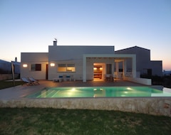 Koko talo/asunto Detached Villa With Beatiful Seaview Free Wifi Pool Garden And Private Parking (Cala Morell, Espanja)