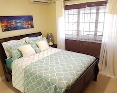 Otel Comfortable 3 Bedroom Townhouse Great Location, Fully A/C, Quiet (Port of Spain, Trinidad and Tobago)