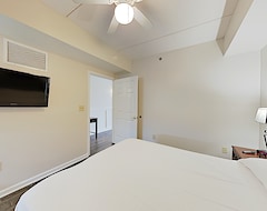 Hele huset/lejligheden New Listing! Lovely Modern Condo W/ Balcony - Walk To Riverfront Park (Wilmington, USA)