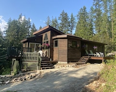Hele huset/lejligheden Private Mossy Mountain Suite Nestled In The Forest By Kootenay Lake (Castlegar, Canada)