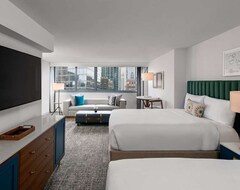 Enjoy This Upscale Resort Hotel In Downtown Millennium Park (Chicago, USA)