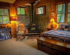 Toàn bộ căn nhà/căn hộ Dreamy Romantic Retreat With A Stunning View, Hot Tub, Fireplace, Pet Friendly! (Candler, Hoa Kỳ)