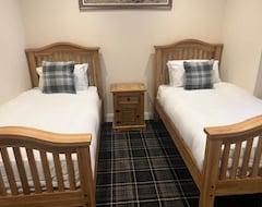 Bed & Breakfast Waverley Inn Lodge (Dingwall, Storbritannien)