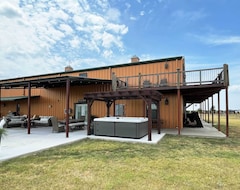 Toàn bộ căn nhà/căn hộ Rustic Luxury Barnominium Near Lake Texoma & Choctaw Casino (Calera, Hoa Kỳ)