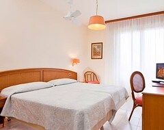 Khách sạn Hotel Gabbiano - Garda Lake Collection (Garda, Ý)