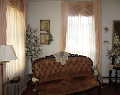Casa/apartamento entero Victorian Elegance, Romantic Getaway In Historic Town Of Hinton, West Virginia (Hinton, EE. UU.)