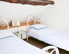 Toàn bộ căn nhà/căn hộ Le Cerisier 4 Bedroom Gite With Pool Near Bagnoles De L&apos;orne (Madré, Pháp)