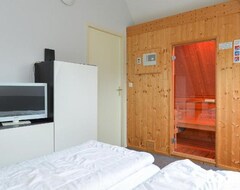 Cijela kuća/apartman Holiday Home With Sauna & Outdoor Spa In Earnewald (Tytsjerksteradiel, Nizozemska)