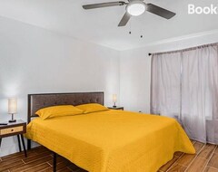Hele huset/lejligheden Phoenix Retreat - 1 Bedroom King Suite With 2 Smart Tvs - 10 Min From Airp - Unit B (Phoenix, USA)
