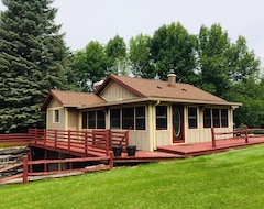 Toàn bộ căn nhà/căn hộ Historical Lodge In Elkhart Lake With Hot Tub (Elkhart Lake, Hoa Kỳ)