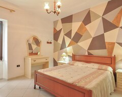 Toàn bộ căn nhà/căn hộ 2 Bedroom Accommodation In Flussio (Flussio, Ý)