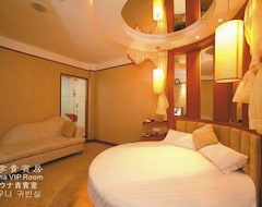 Three Suns Hotel (Huizhou, Çin)