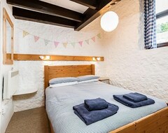 Cijela kuća/apartman Hayloft - Converted Thatched Barn With Indoor Pool, Spa, Sauna Access - Sleeps 7 Guests In 4 Bedroo (Whitchurch Canonicorum, Ujedinjeno Kraljevstvo)