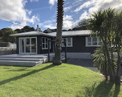 Toàn bộ căn nhà/căn hộ Cute Kiwi Bach And Separate Cottage With Sea Views (Warkworth, New Zealand)