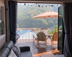 Hotel Us On Earth (Danyang, Corea del Sur)