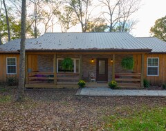 Entire House / Apartment Newly Built Rustic 3 Bedroom Cabin With A One Acre Fishing Lake! (Seaman, USA)