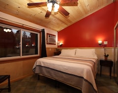 The Woods Hotel - Gay Lgbtq Cabins (Guerneville, ABD)