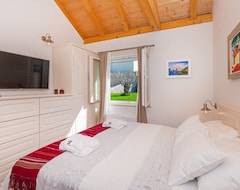 Toàn bộ căn nhà/căn hộ Superb Five- Stars Villa For Rent (Vrhovine, Croatia)