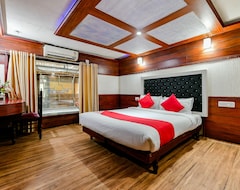 Hotel OYO 23482 Sht Symphony Premium Sharing Houseboat (Alappuzha, India)