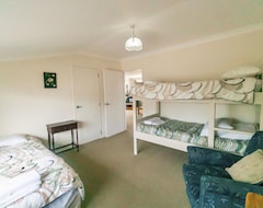 Hele huset/lejligheden Accommodate Over 2o - Absolute Ocean Front. (Maketu, New Zealand)