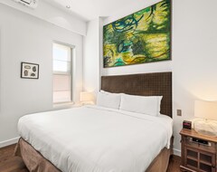 Independence Square 213, Spacious Hotel Room With 2 Queen Beds, Wet Bar, And Sitting Area (Aspen, USA)