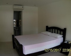 Khách sạn Villa Del Faro (Calatagan, Philippines)