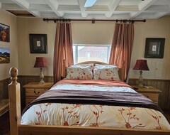 Toàn bộ căn nhà/căn hộ The Goulding Cottage And Farm -5 Bedroom, 8 Beds, 3 Baths (Henrieville, Hoa Kỳ)