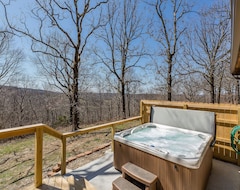 Hele huset/lejligheden Rustic Lazy Bear Cabin With A Hot Tub (Mountainburg, USA)