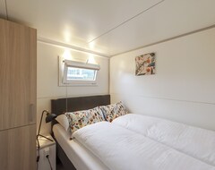 Hele huset/lejligheden Cozy Floating Boatlodge (2 Bedrooms, 4 Persons), Maastricht. (Epen, Holland)