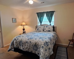 Entire House / Apartment Your Home Away From Home (Huntsville, USA)