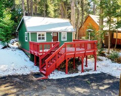 Hele huset/lejligheden New! Running Springs Cabin W/ Deck + Forest Views (Running Springs, USA)