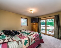 Entire House / Apartment Gorgeous Up At The Lake Home With Modern Features! (Polk, USA)