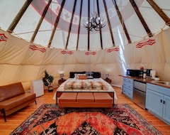 Camping Warriors Lodge · Glamping Teepee Mtn Escape King Bed & Private Bath (Fountain Green, EE. UU.)