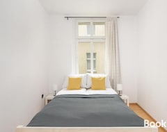 Hele huset/lejligheden Bright & Comfortable Apartment Garbary 35 Poznan Old Town By Renters (Poznań, Polen)