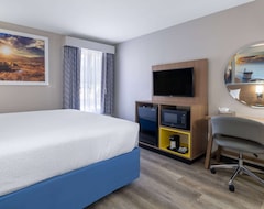 Khách sạn Days Inn & Suites by Wyndham Commerce (Commerce, Hoa Kỳ)