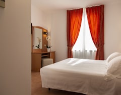 Khách sạn Hotel Villa Paradiso (Passignano sul Trasimeno, Ý)