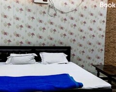 Staymaker Shri Veni Madhav Hotel Near Yamuna Ghat (Jahangirabad, Hindistan)