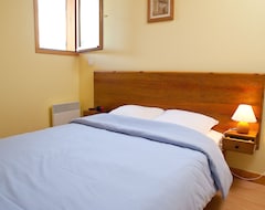 Otel Appartment in traditional chalet with indoor swimming pool and 100 metres from ski lift (Saint-Jean-d'Arves, Fransa)
